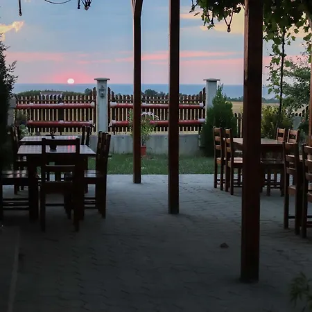 ベッド・アンド・ブレックファスト Vis 3*